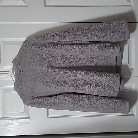 Gray Sherpa 2X,  1/2 Zip, 24 Inches Pit to Pit, EUC - Picture 5 of 5